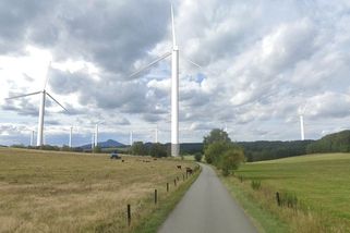 To jsem nikde v Evropě neviděl. Proti obřím větrníkům u Bezdězu se bouří památkáři, lesníci i ochránci přírody - Novinky